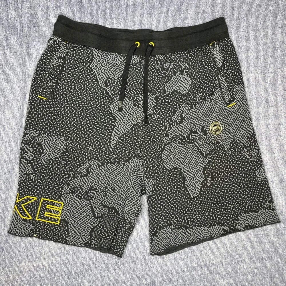 Nike Men's Athletic Shorts World Map Graphic‎ Black Yellow Pockets Size L